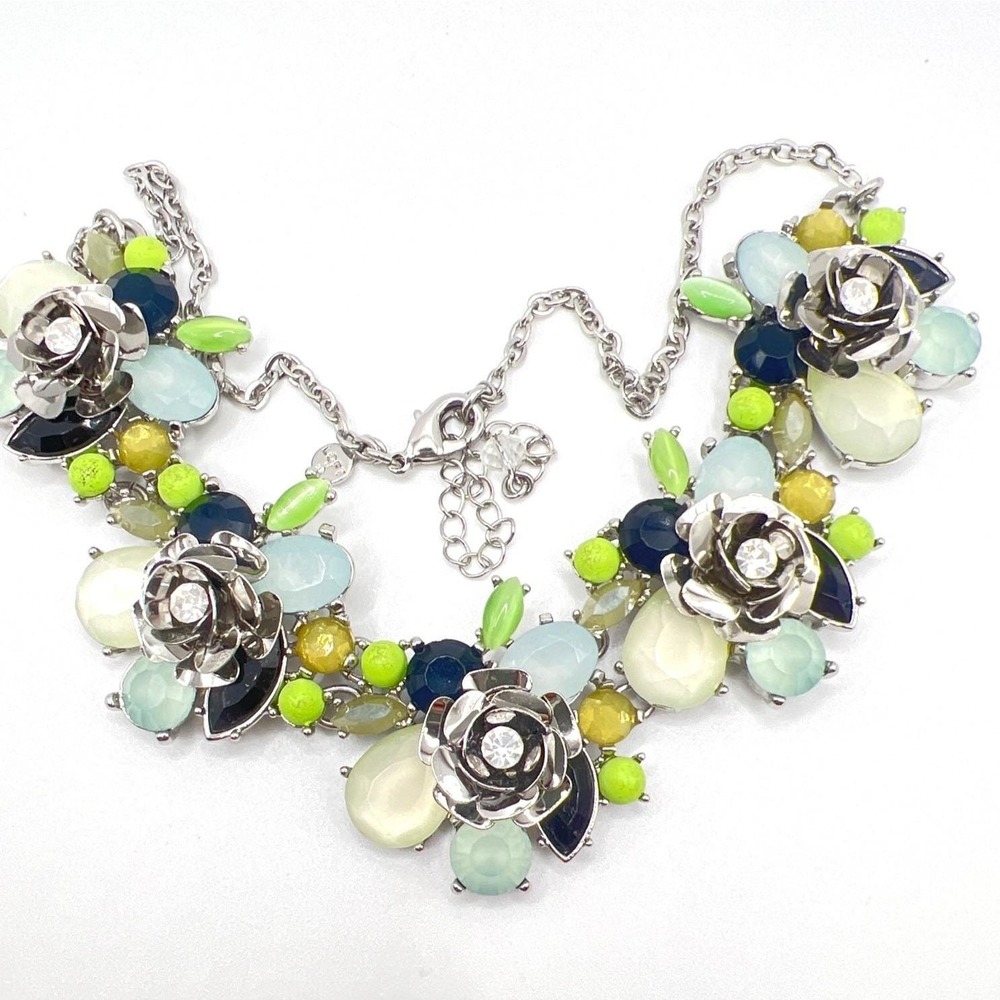 Loft Ann Taylor Collar Necklace 3D Flowers Crystals‎ Frosted Faceted Silver Tone